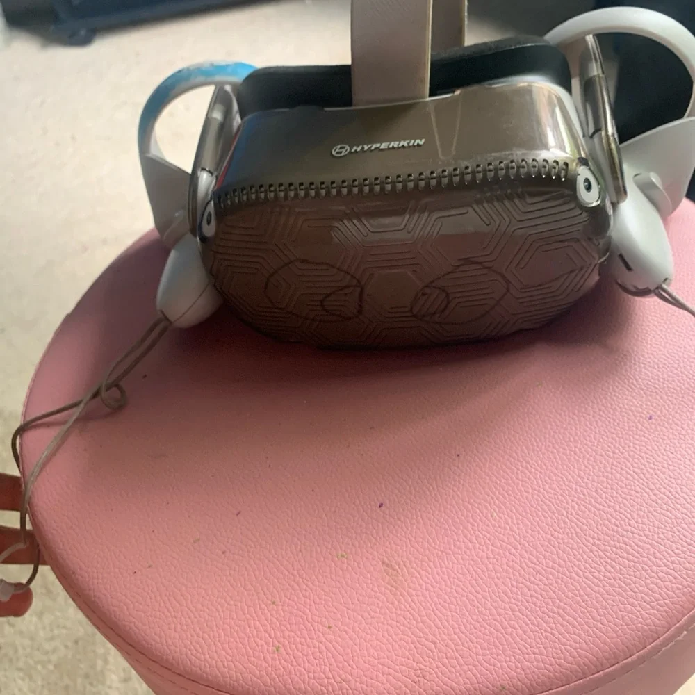 Im selling a oculus quest 2 great condition protective cover both controllers